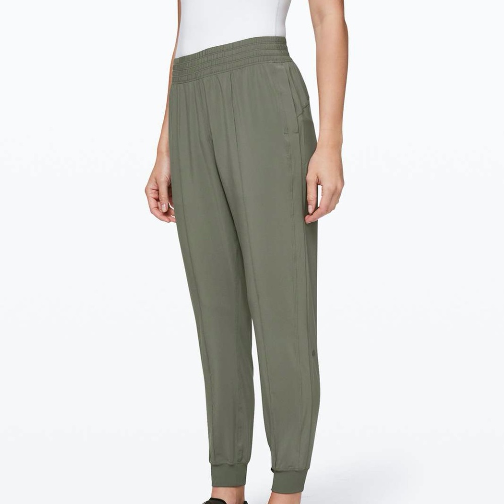 Lululemon Wanderer Cropped Jogger Grey Sage- Size 8